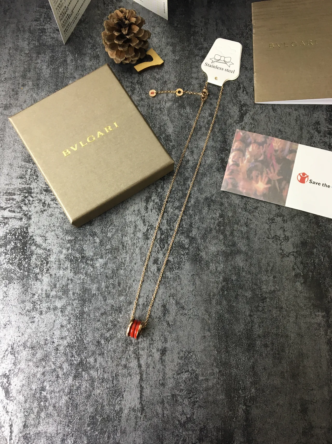 Bvlgari B.zero1 红色和金色圆柱形吊坠项链 7