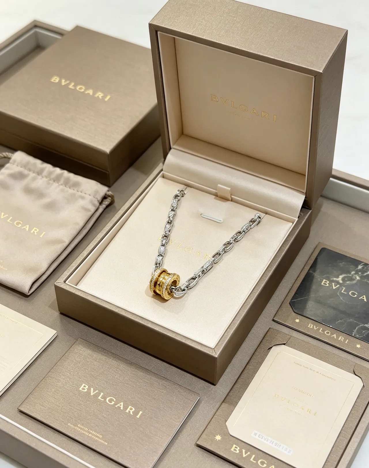 Bvlgari B.zero1 双色 铺镶钻石 旋转图案 项链 5
