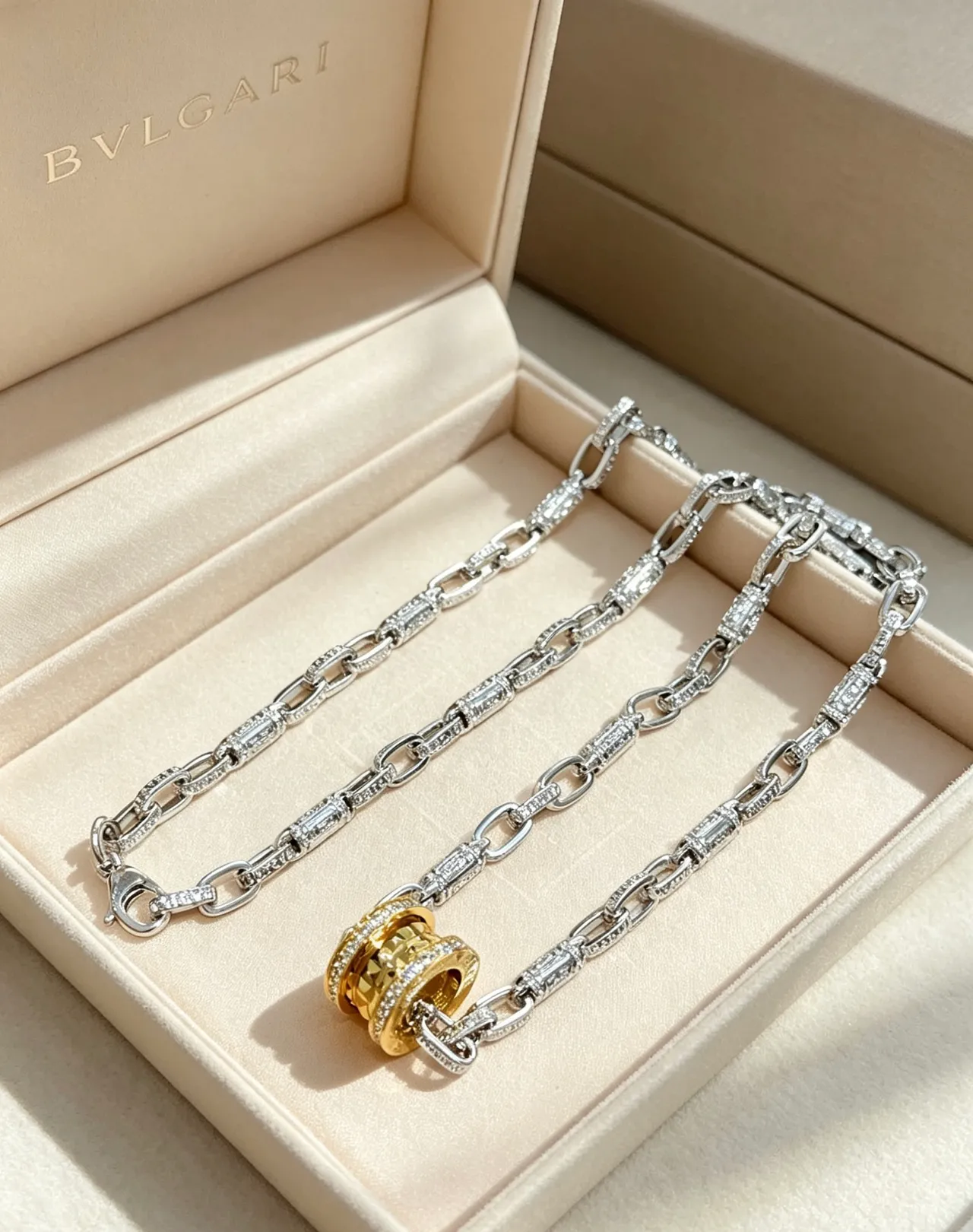 Bvlgari B.zero1 双色 铺镶钻石 旋转图案 项链 9