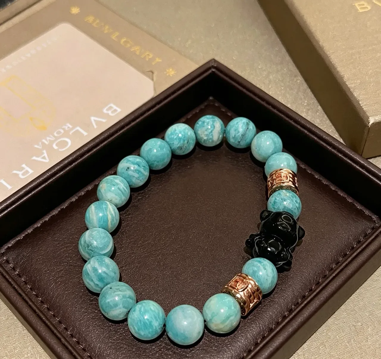 Bvlgari Pulseira de contas com pedra turquesa e encanto preto 4