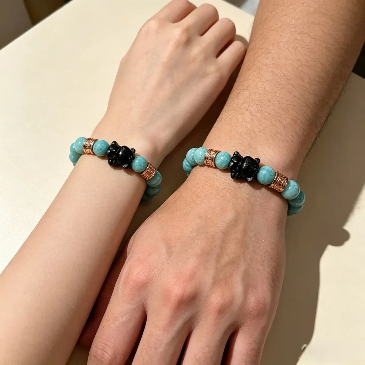 Bvlgari Pulseira de contas com pedra turquesa e encanto preto 8