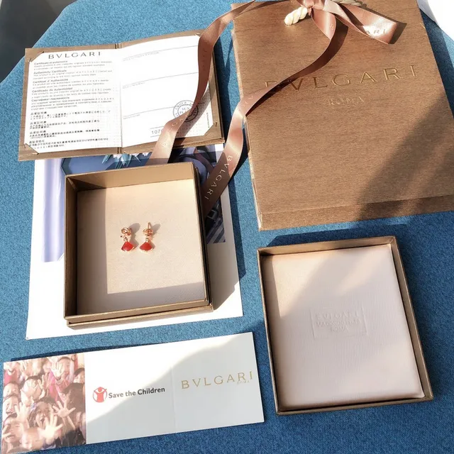 Bvlgari Divas’ Dream लाल एनेमेल और डायमंड पंखा आकृति की ईयररिंग्स 9