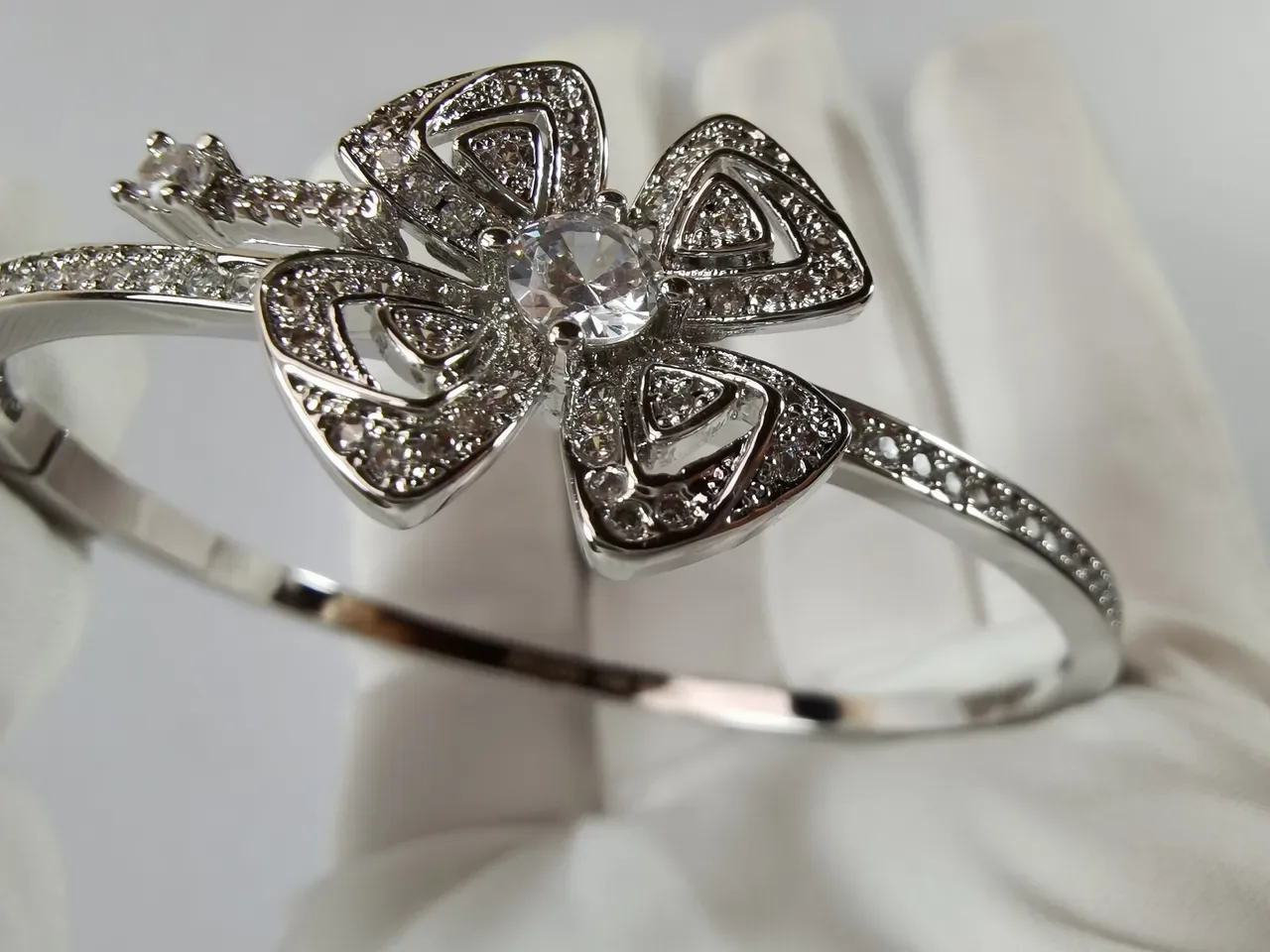 Bvlgari Fiorever Gold Silver Hinged Bangle Floral Motif Bracelet 7