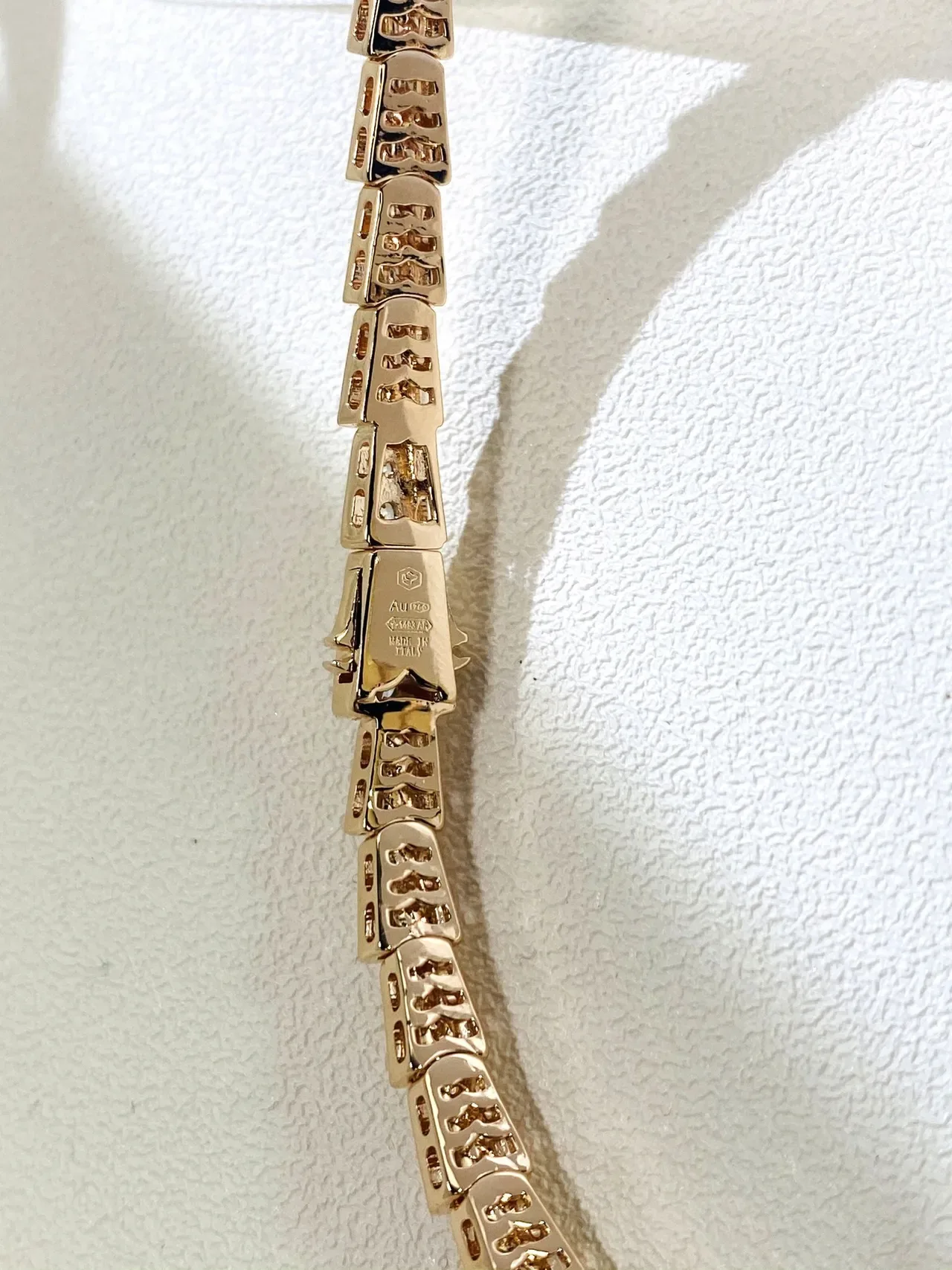 Bvlgari সোনালি সাদা জ্যোমেট্রিক আর্কুলেটেড লিংক পাভে-সেট স্টোন নেকলেস 3