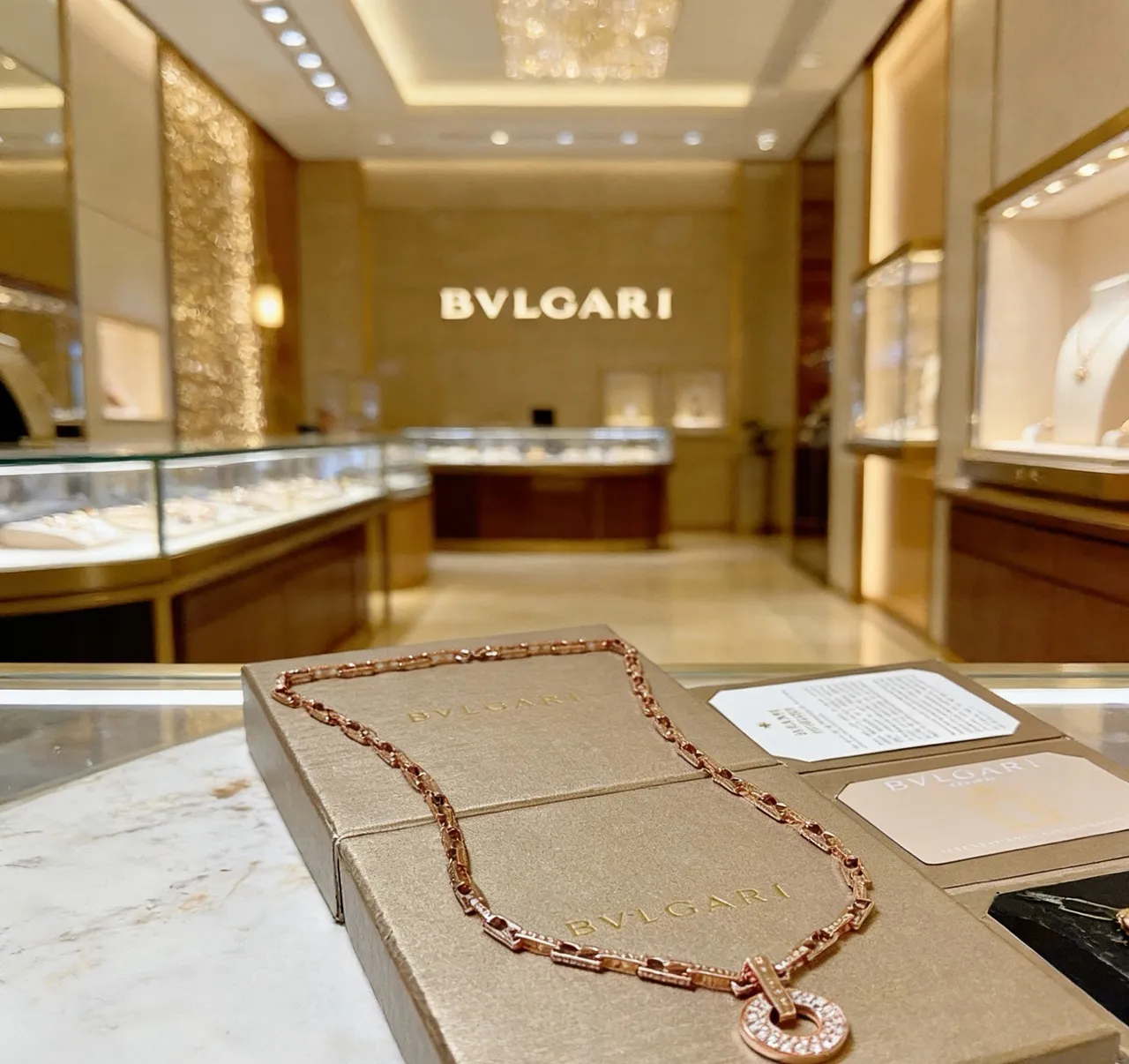 Bvlgari 黄金白色几何链条色调项链 2