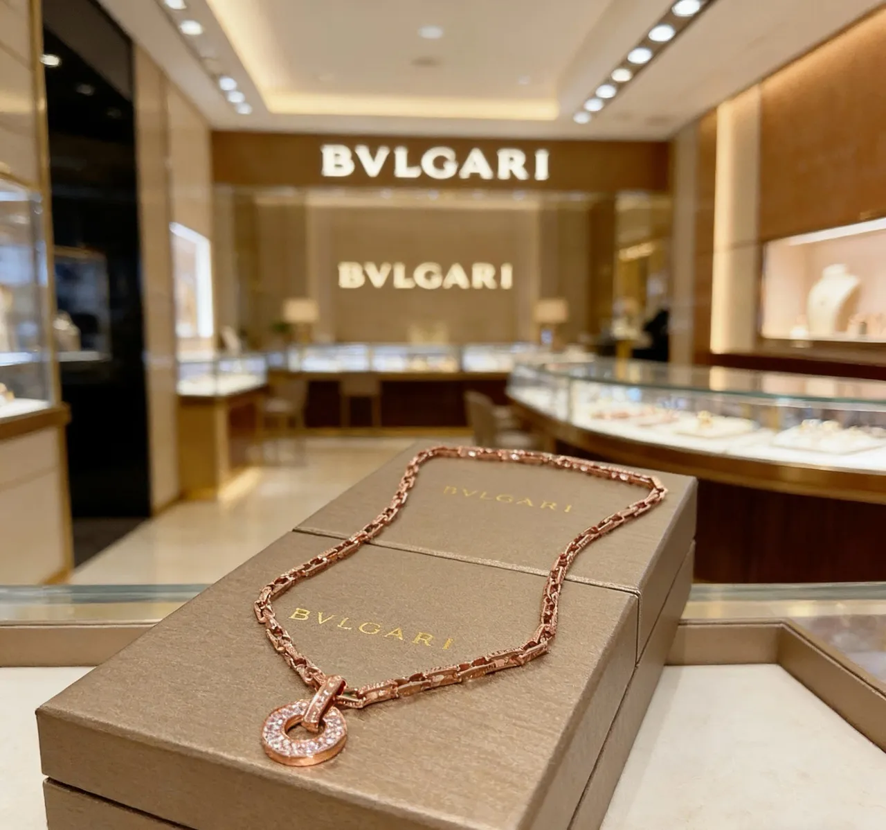Bvlgari 黄金白色几何链条色调项链 7