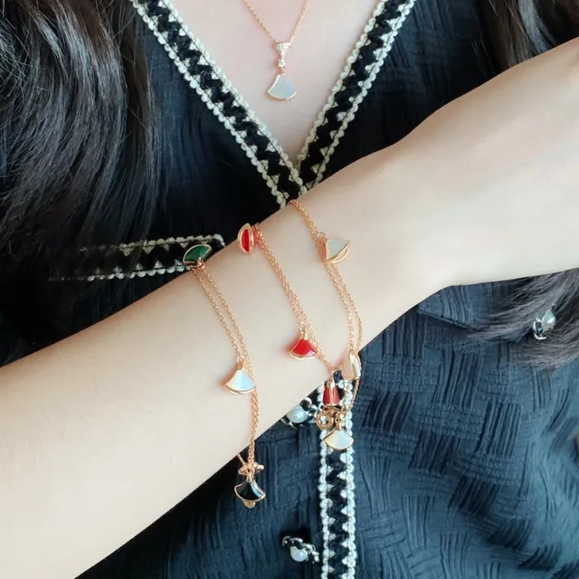 Bvlgari Red Gold سلسلة مزدوجة أربعة قلادات مينا شكل مروحة سوار 9