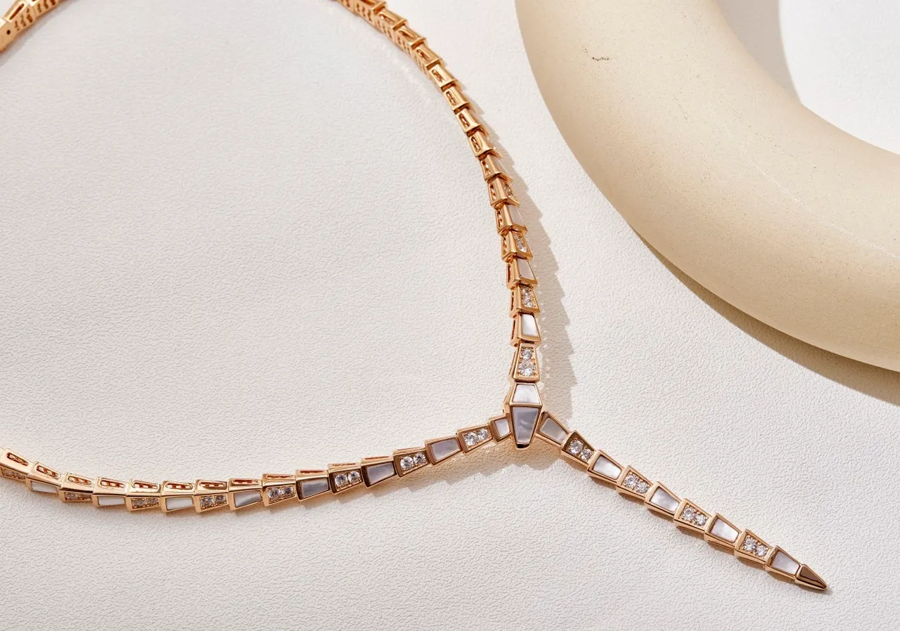 Bvlgari Serpenti Colar Articulado de Madreperla e Diamantes 6