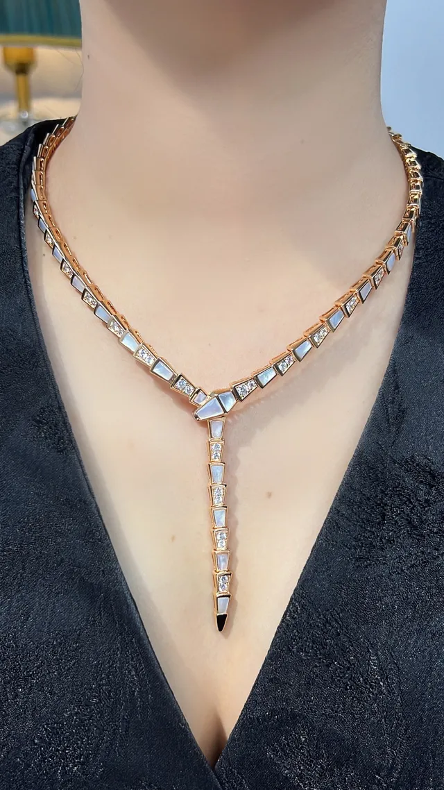 Bvlgari Serpenti Colar Articulado de Madreperla e Diamantes 8