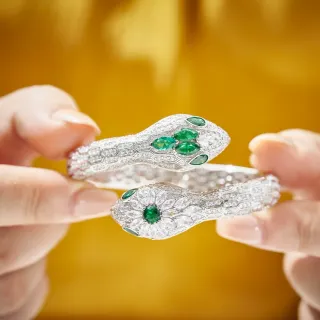 Bvlgari Serpenti أساور الثعابين الماسية والزمردية