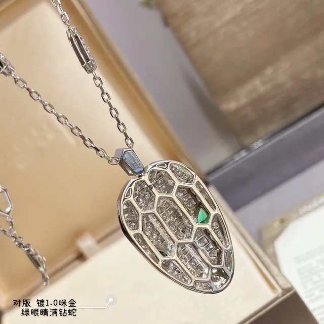 Bvlgari Serpenti Pavé 钻石蛇头项链 2