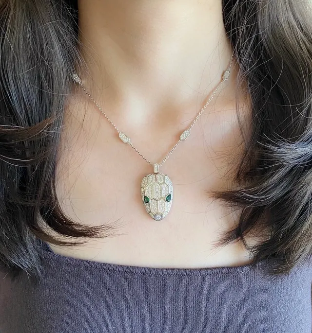 Bvlgari Serpenti Pavé 钻石蛇头项链 9