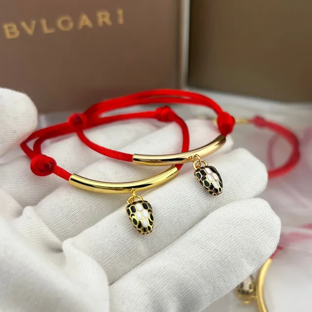 Bvlgari Serpenti حبل أحمر لون ذهبي تعويذات رأس الأفعى أساور 2