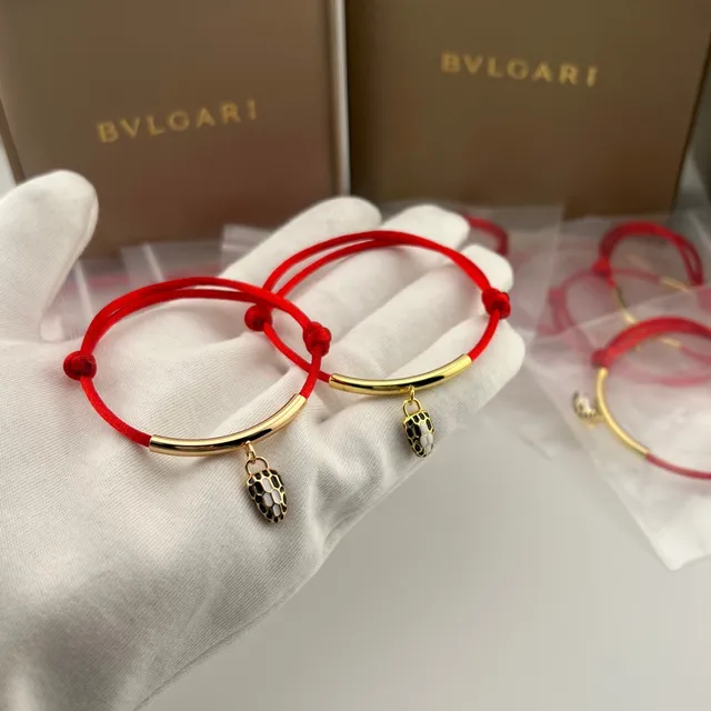 Bvlgari Serpenti حبل أحمر لون ذهبي تعويذات رأس الأفعى أساور 4