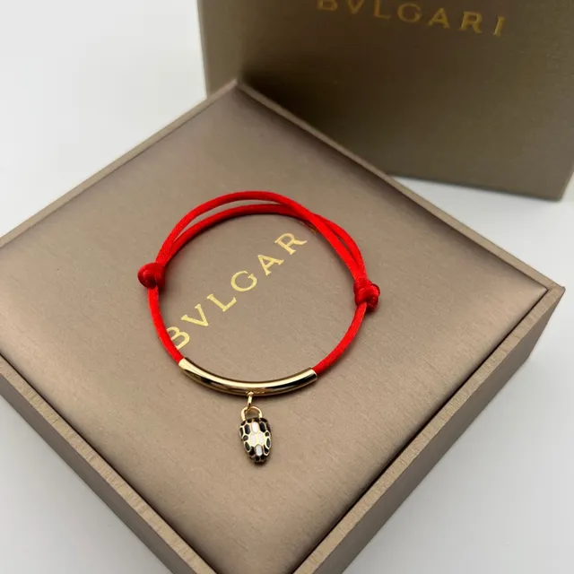 Bvlgari Serpenti حبل أحمر لون ذهبي تعويذات رأس الأفعى أساور 7
