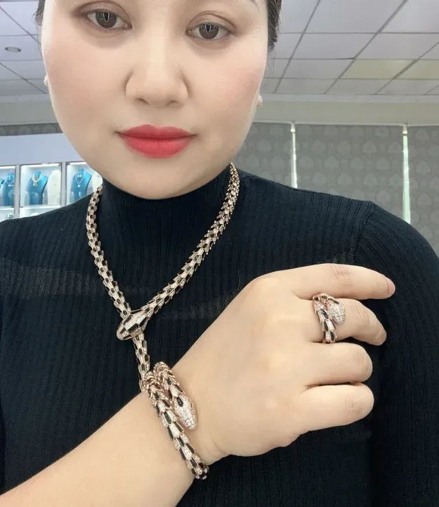 Bvlgari Serpenti 玫瑰金 黑色搪瓷 钻石 戒指 2