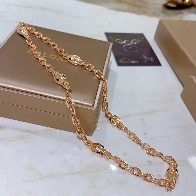 Bvlgari Serpenti Collar con eslabones de cabeza de serpiente en tono dorado rosa 3