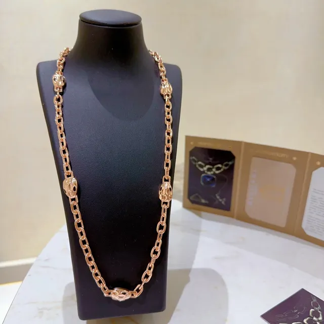 Bvlgari Serpenti Collar con eslabones de cabeza de serpiente en tono dorado rosa 4