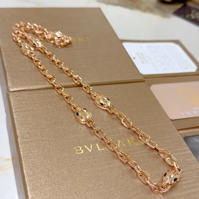 Bvlgari Serpenti Collar con eslabones de cabeza de serpiente en tono dorado rosa 6