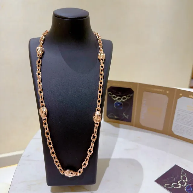 Bvlgari Serpenti Collar con eslabones de cabeza de serpiente en tono dorado rosa 9