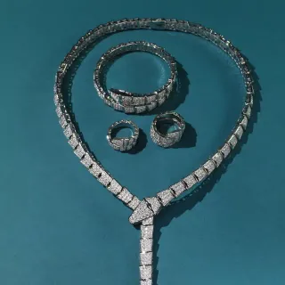 Bvlgari चांदी का सफेद पावे-सेट हीरे सर्पेंटाइन आर्टिकुलेटेड नेकलेस