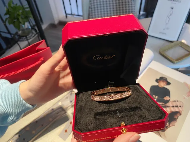 Cartier Love 金银 铰链手镯 Pavé-Set 宝石 手链 4