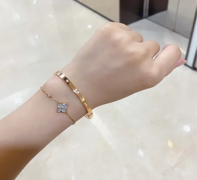 Pulseira Cartier Love ouro e prata banda tripla com diamantes fixados por parafuso 8