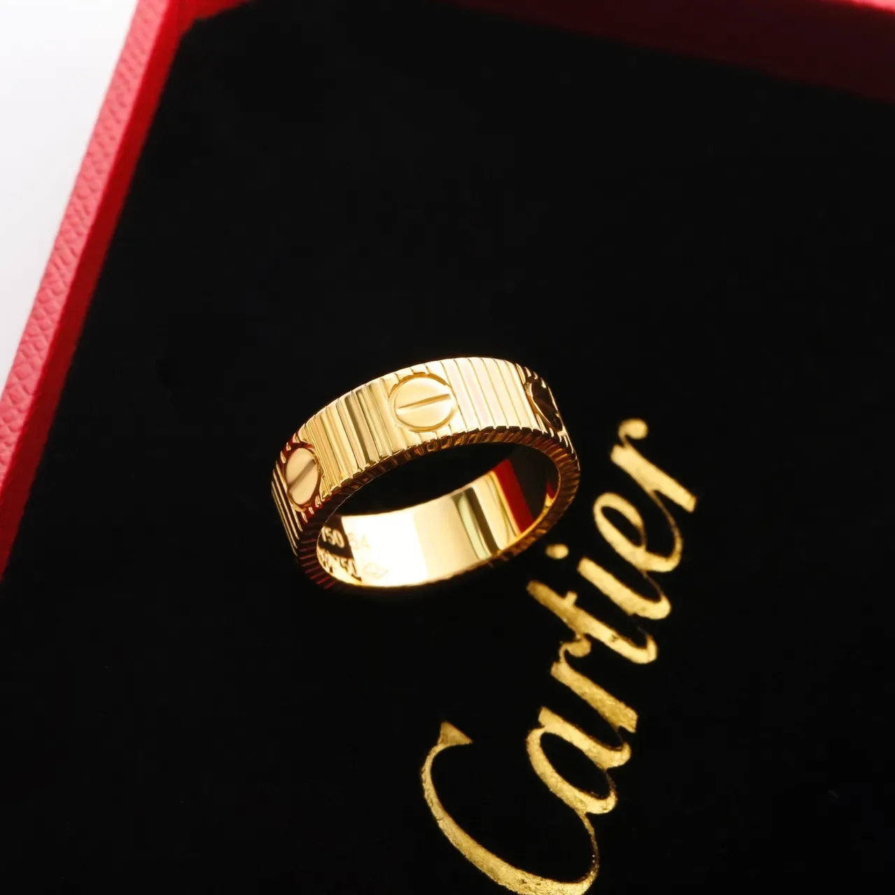 Cartier Love গোল্ড ফ্লুটেড স্ক্রু মোটিফ রিং 6