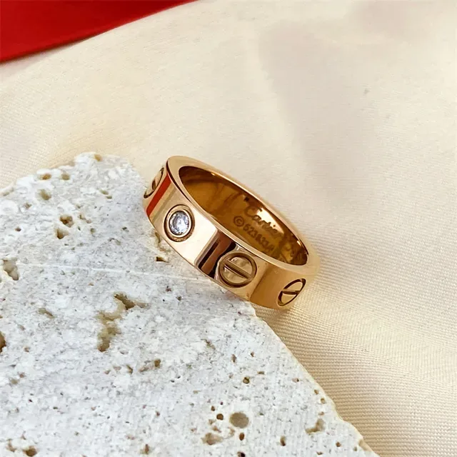 Anel Cartier Love Banda Metal Polido Prata Vermelho Simples Redondo Brilhante Corte Pedra 3