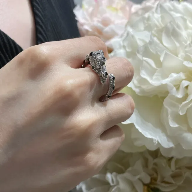 Anillo Cartier Panthère Motif Pavé Diamantes y Ónix 8