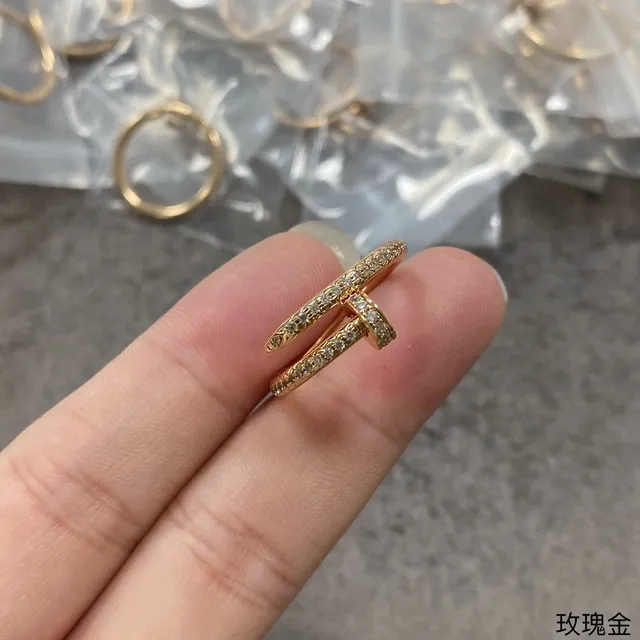 خاتم Cartier Trinity Triple Band ذهبي وأسود بمينا 2