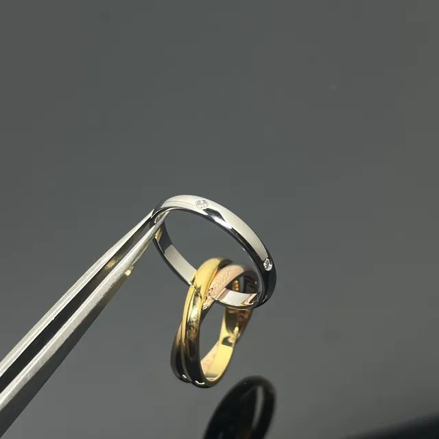 خاتم Cartier Trinity Triple Band ذهبي وأسود بمينا 4