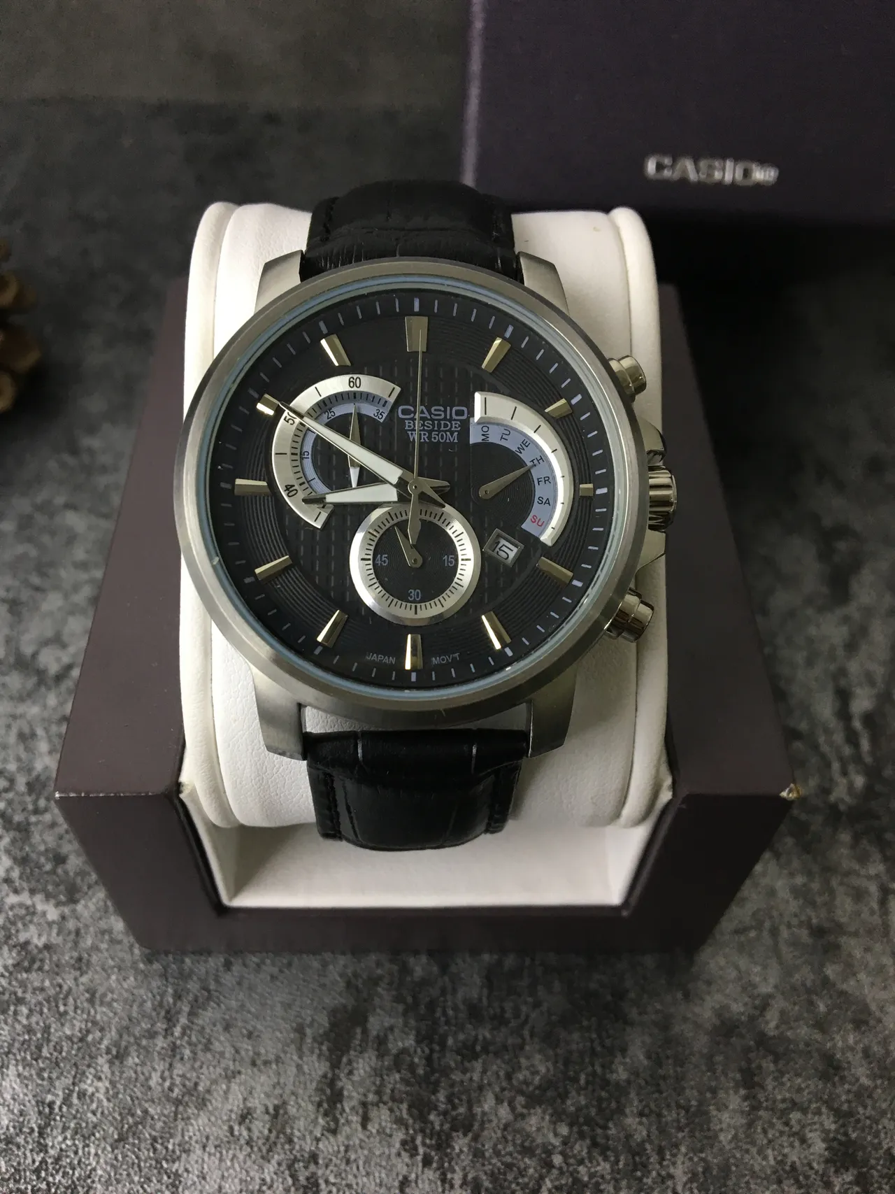 Casio Beside Chronograph 黑色表盘 镀金色点缀 石英表 2