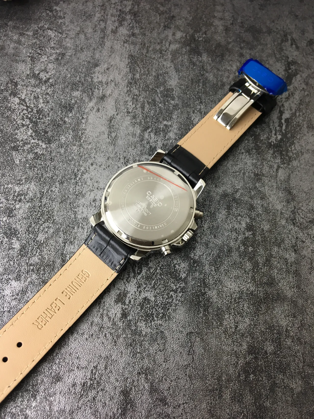Casio Beside Chronograph 黑色表盘 镀金色点缀 石英表 4