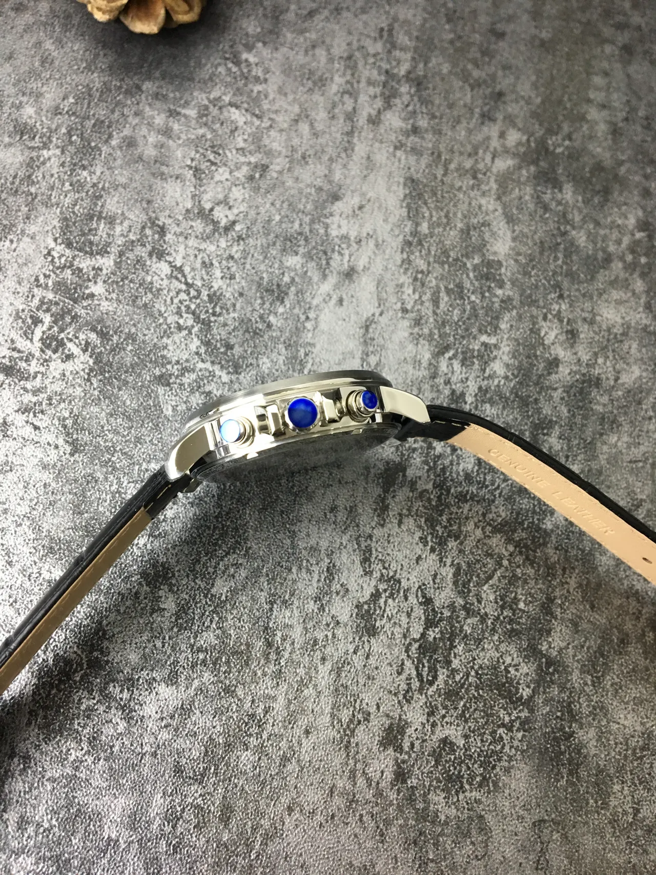Casio Beside Chronograph 黑色表盘 镀金色点缀 石英表 5