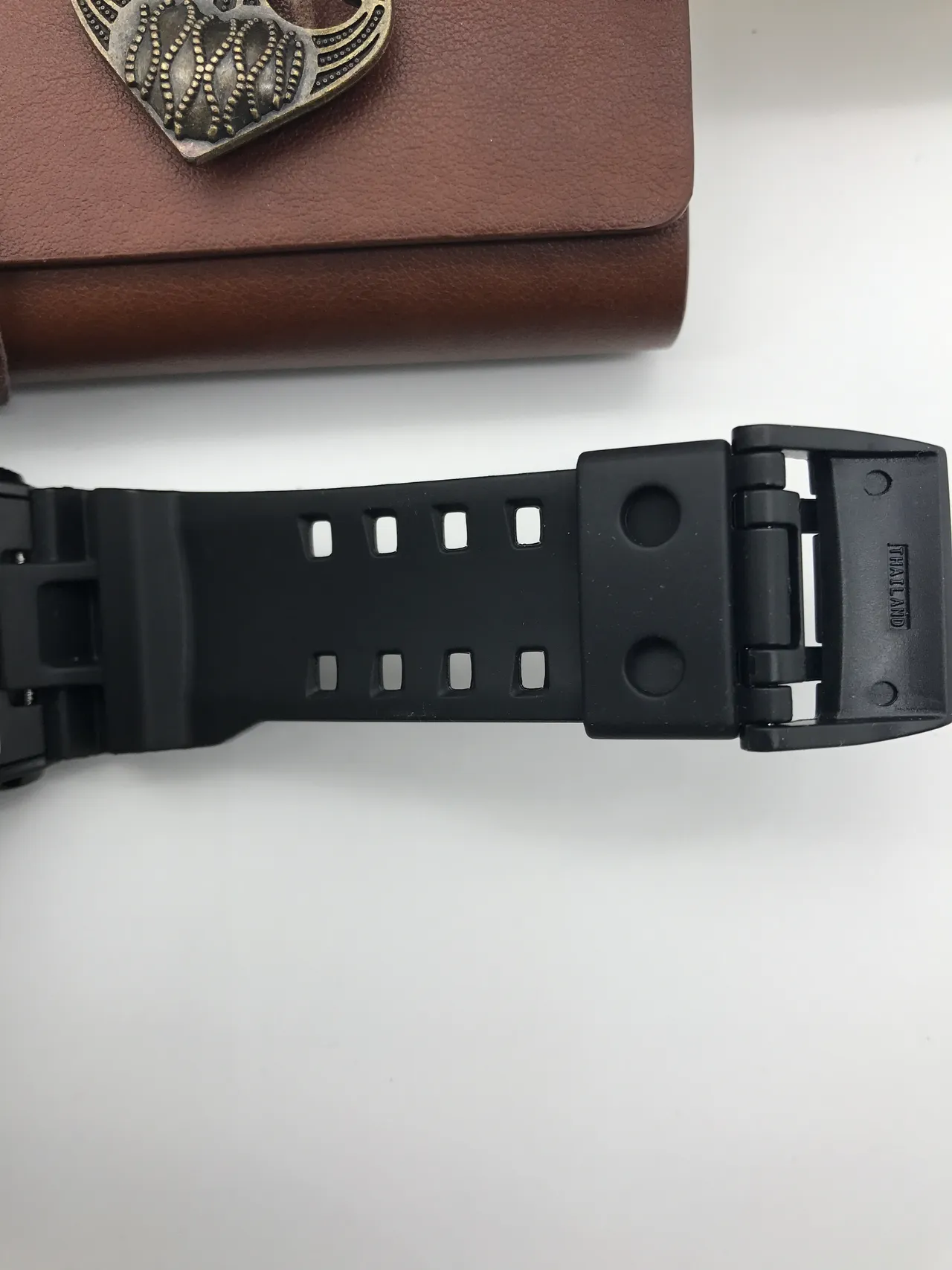 Casio G-Shock GA-100 ساعة رياضية سوداء وذهبية 7
