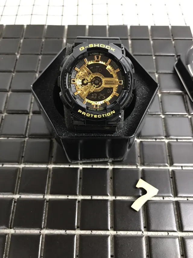 Casio G-Shock GA-110 أسود وذهبي ساعة رياضية 3