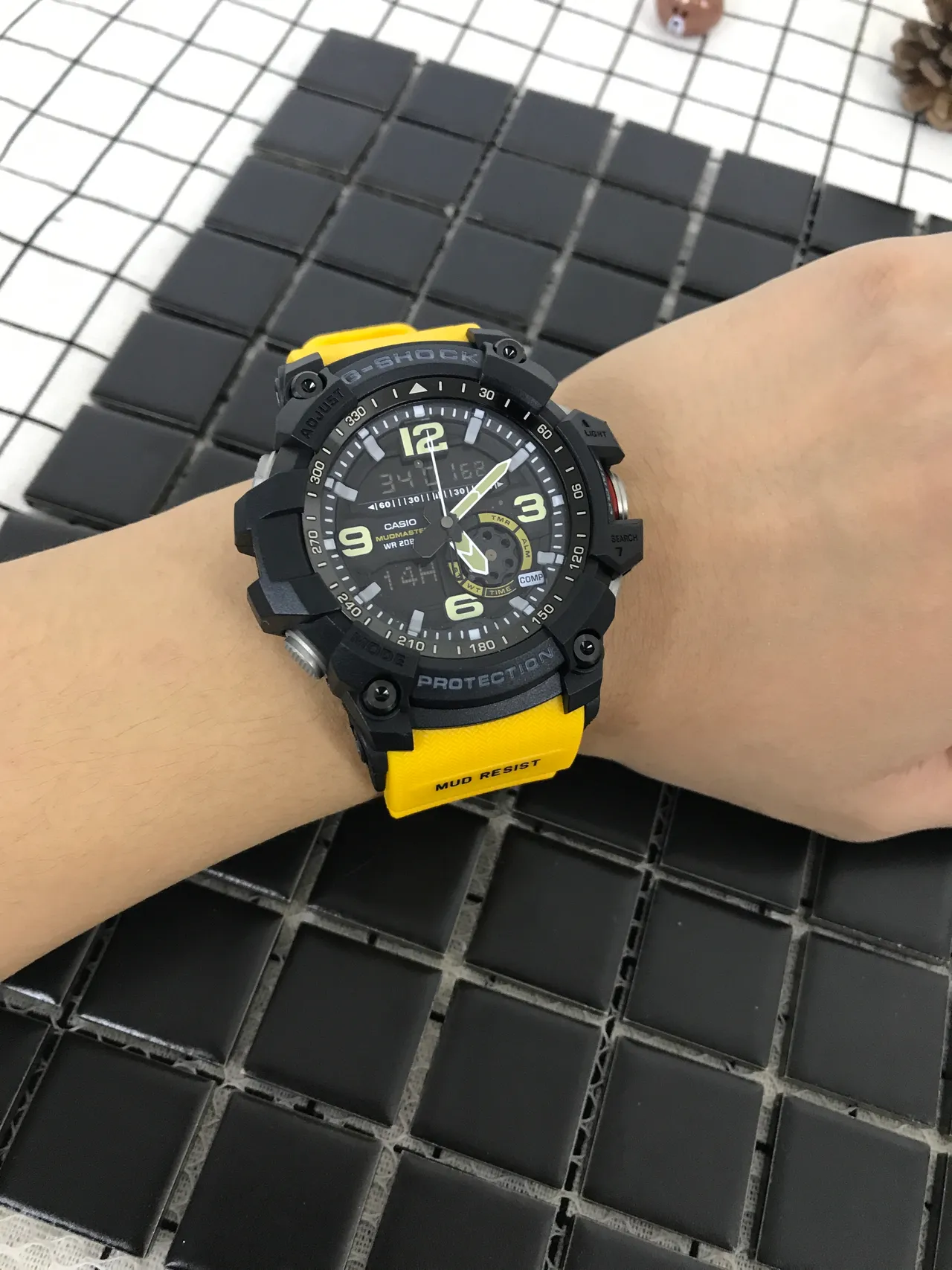 Casio G-Shock Mudmaster Reloj Deportivo Negro y Amarillo 10