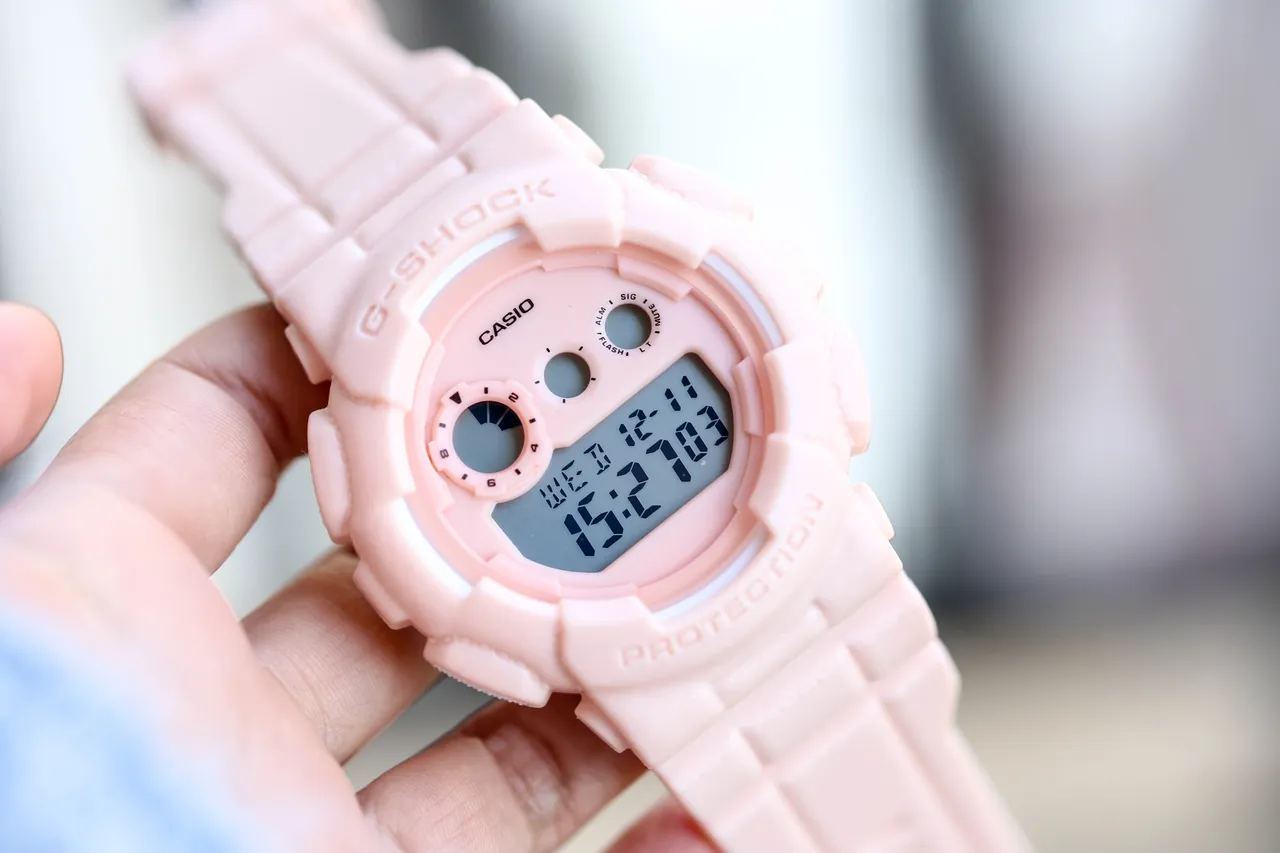 ক্যাসিও G-SHOCK গোলাপি সাদা দৃঢ় রেজিন নির্মাণ ডিজিটাল এলসিডি ডিসপ্লে কোয়ার্টজ ঘড়ি 3