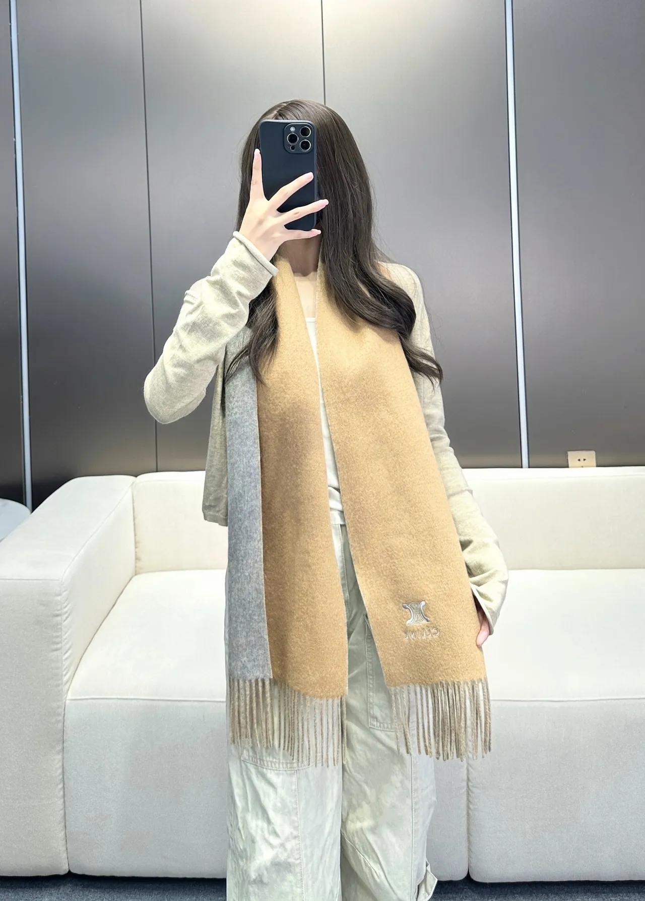 Celine 刺绣 Triomphe Logo 骆驼色和灰色羊绒围巾 2