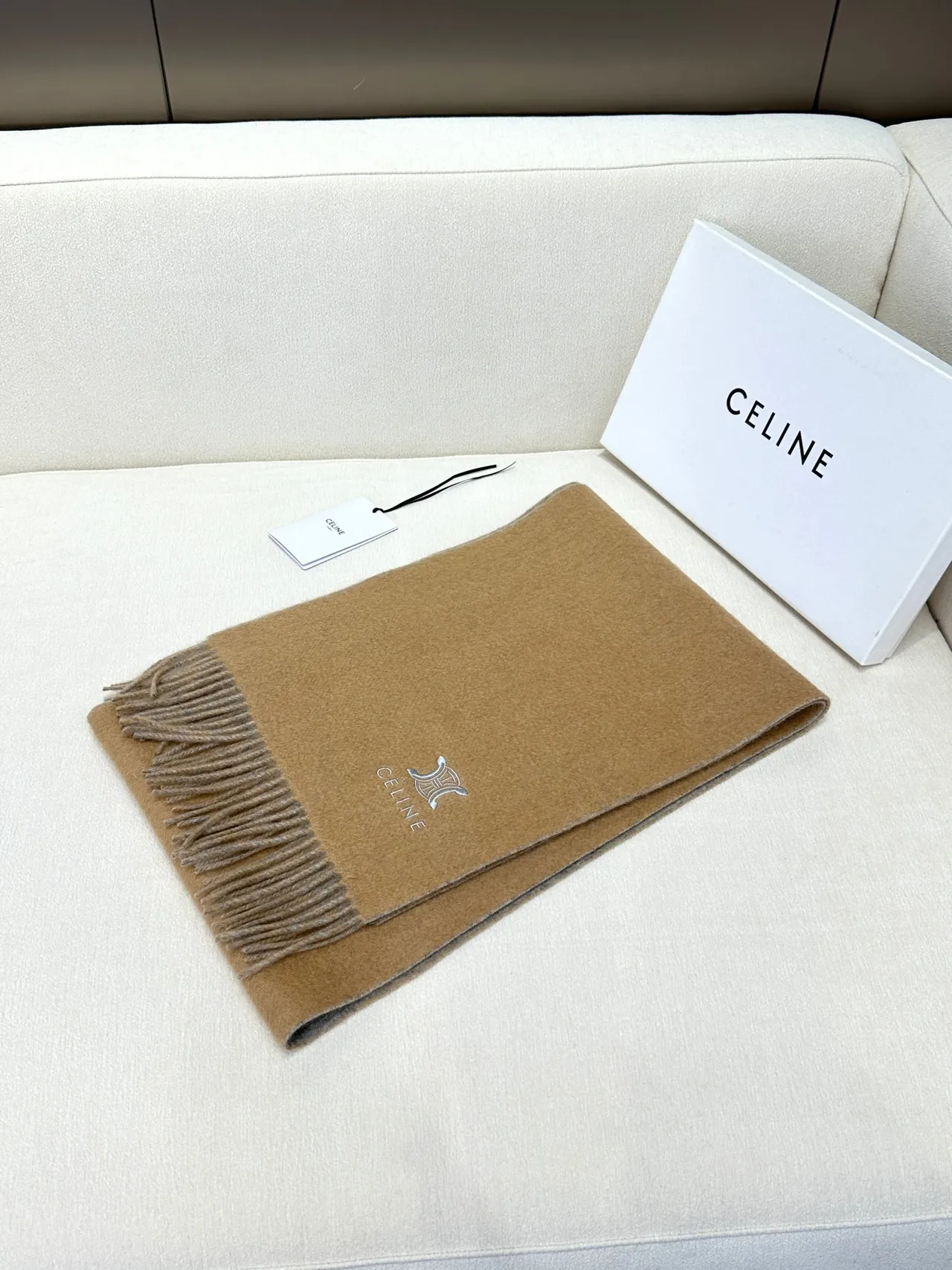Celine 刺绣 Triomphe Logo 骆驼色和灰色羊绒围巾 6