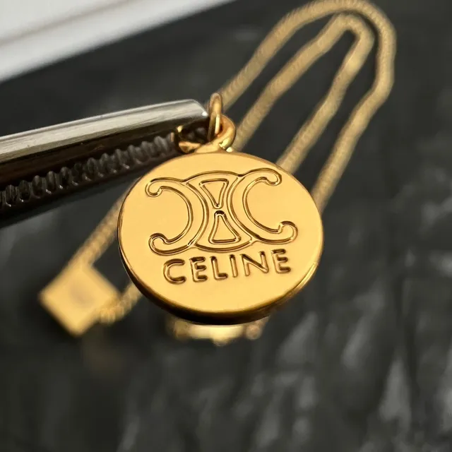 Celine সোনালি কার্ব চেইন স্কোয়ার ব্র্যান্ডেড পেন্ডেন্ট নেকলেস 2