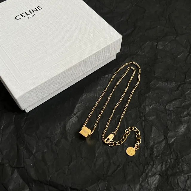 Celine সোনালি কার্ব চেইন স্কোয়ার ব্র্যান্ডেড পেন্ডেন্ট নেকলেস 4
