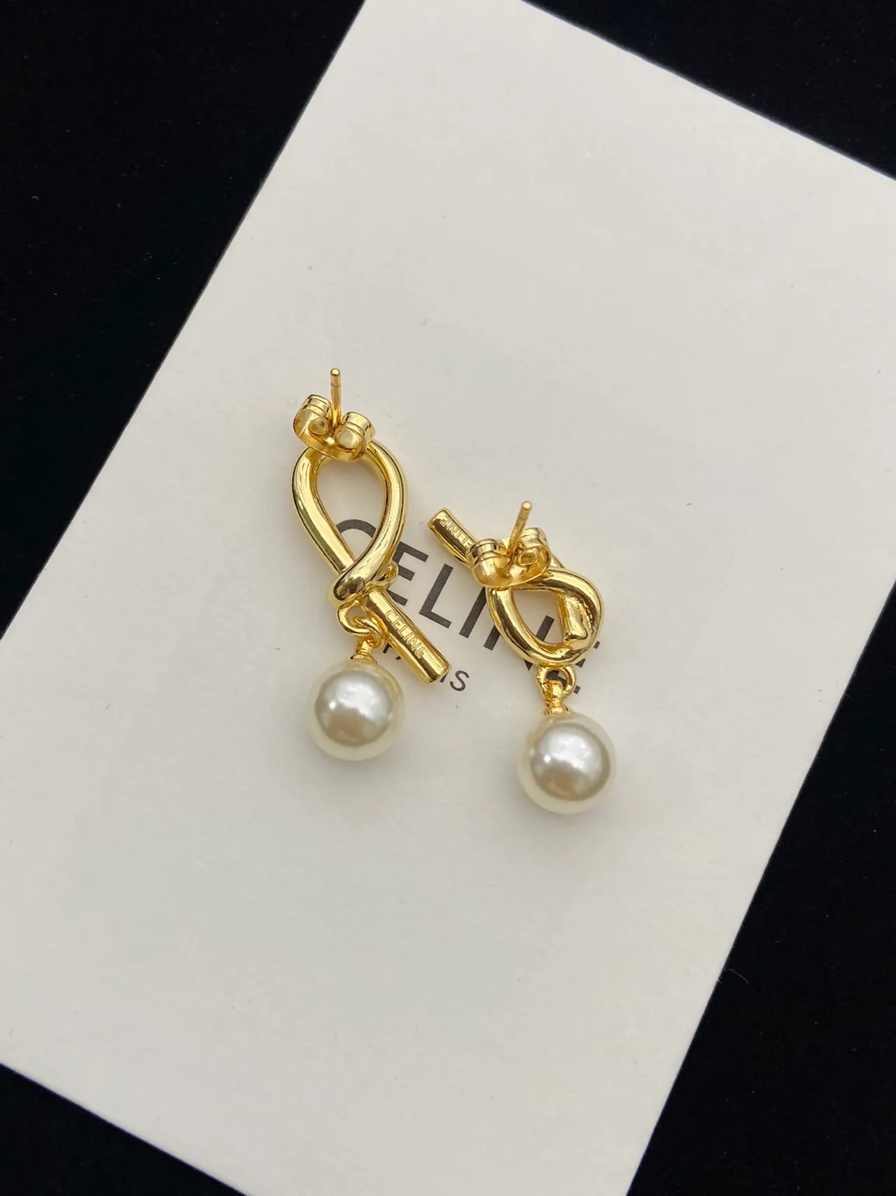 Celine नॉट मोटिफ मोती ड्रॉप कानों की बाली 2