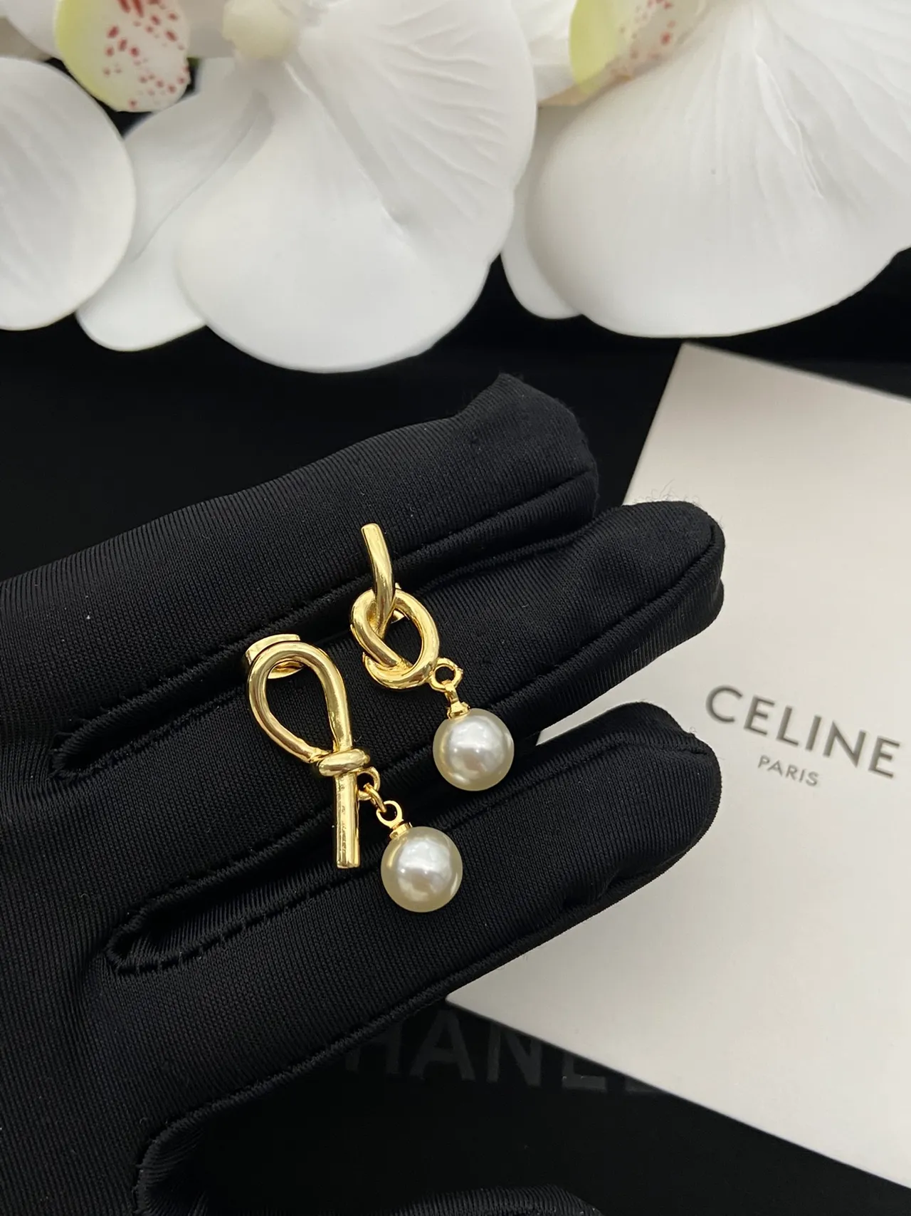 Celine नॉट मोटिफ मोती ड्रॉप कानों की बाली 3
