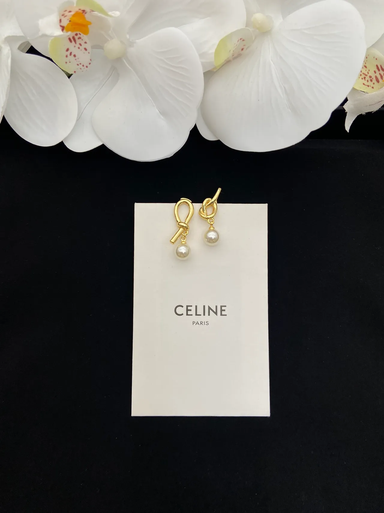Celine नॉट मोटिफ मोती ड्रॉप कानों की बाली 6