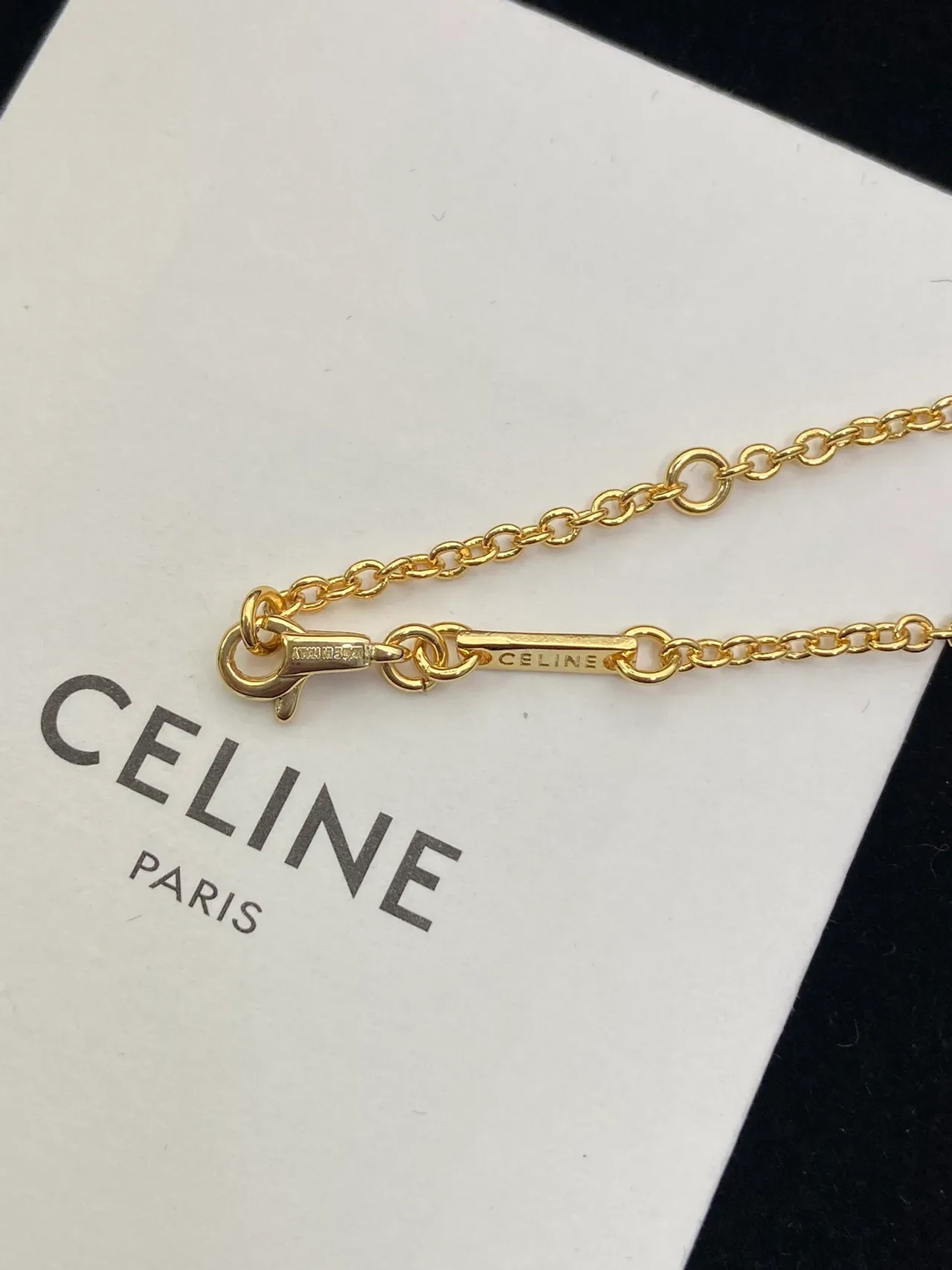 Celine Triomphe سوار سلسلة نموذج لوغو بلون ذهبي 2