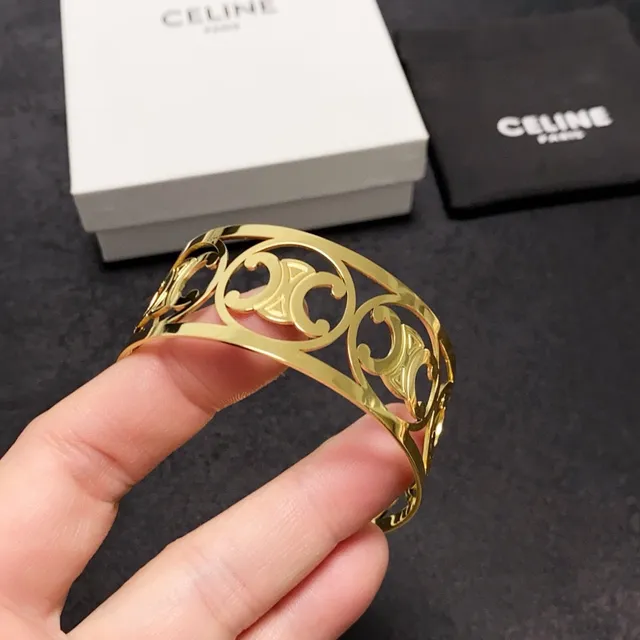 Celine Triomphe Pulsera de puño de tono dorado con trabajo abierto 2