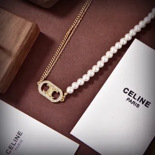 Celine Triomphe मोती और गोल्ड-टोन लोगो नेकलेस