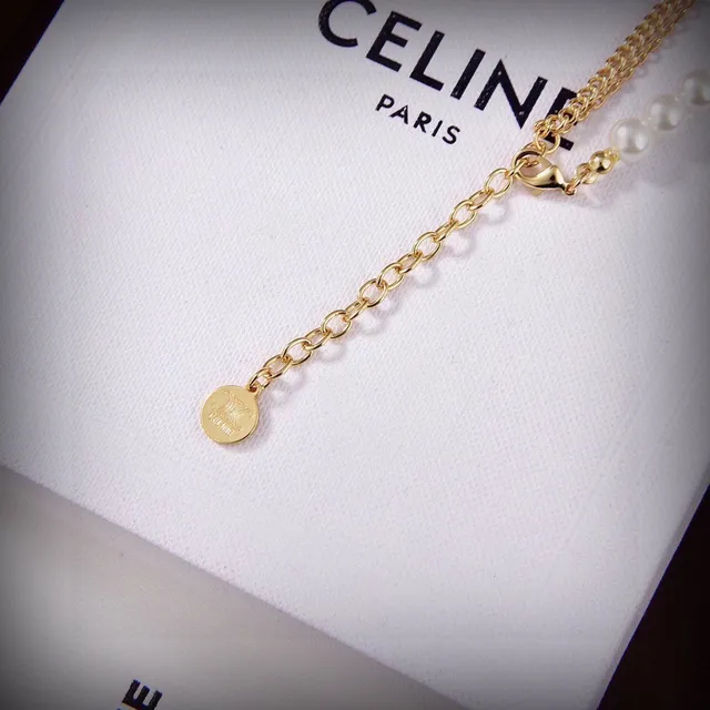 Celine Triomphe Collier perle et logo doré 6